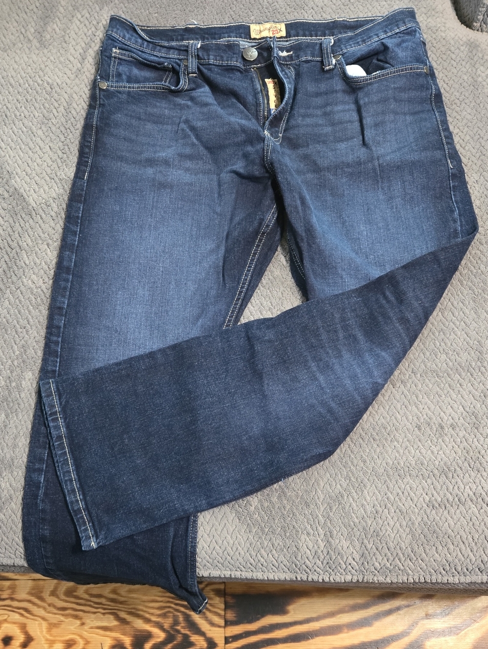 Mens’s Dark Blue Wrangler 20X Style 42 Bootcut Denim Jeans